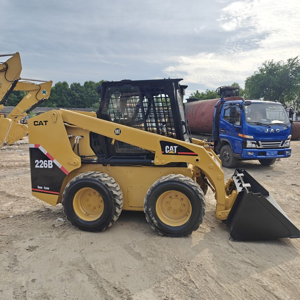 Caterpillar 226B - Компактен натоварувач: слика 4 Caterpillar 226B - Компактен натоварувач: слика 4