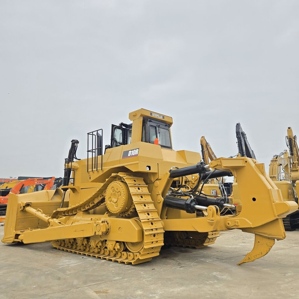 Caterpillar D10R - Булдожер: слика 1 Caterpillar D10R - Булдожер: слика 1