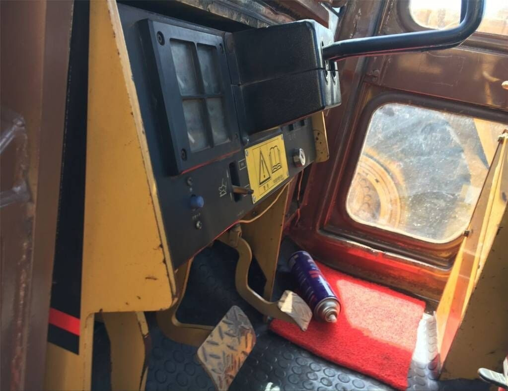 Caterpillar D4C - Булдожер: слика 5 Caterpillar D4C - Булдожер: слика 5
