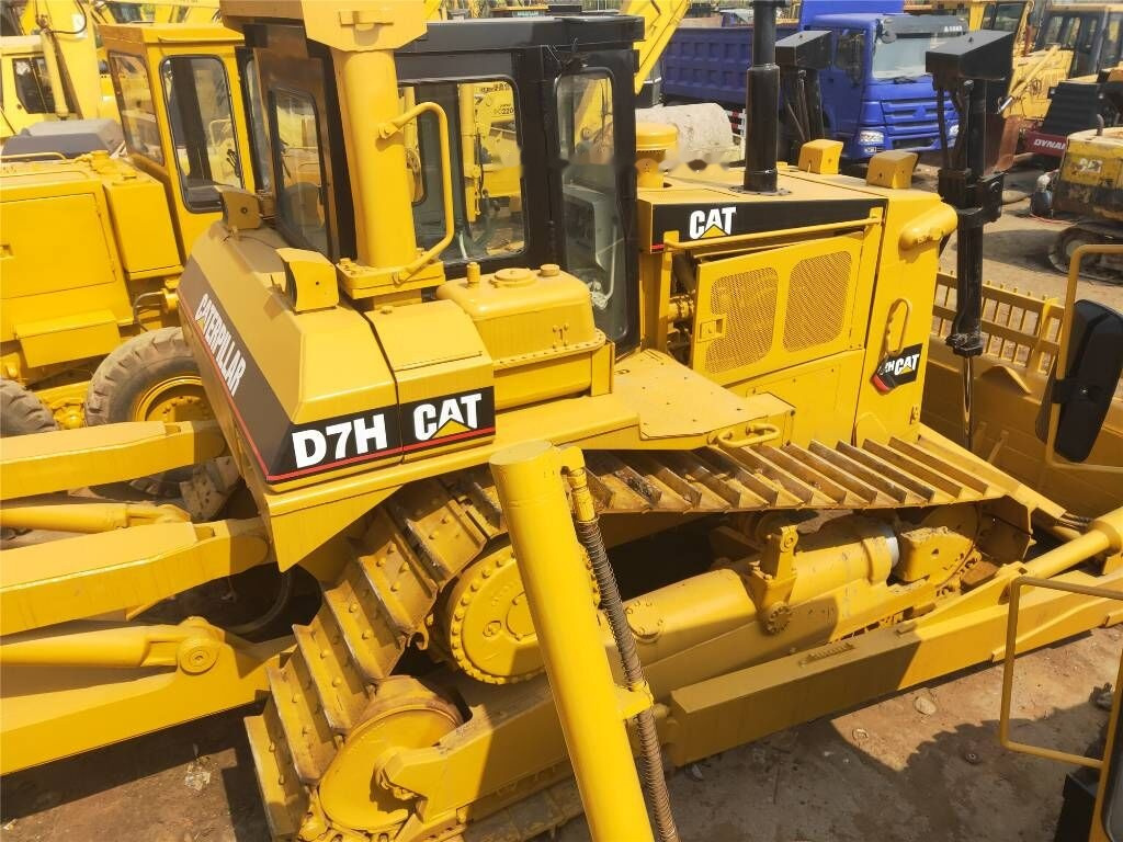 Caterpillar D7H - Булдожер: слика 1 Caterpillar D7H - Булдожер: слика 1
