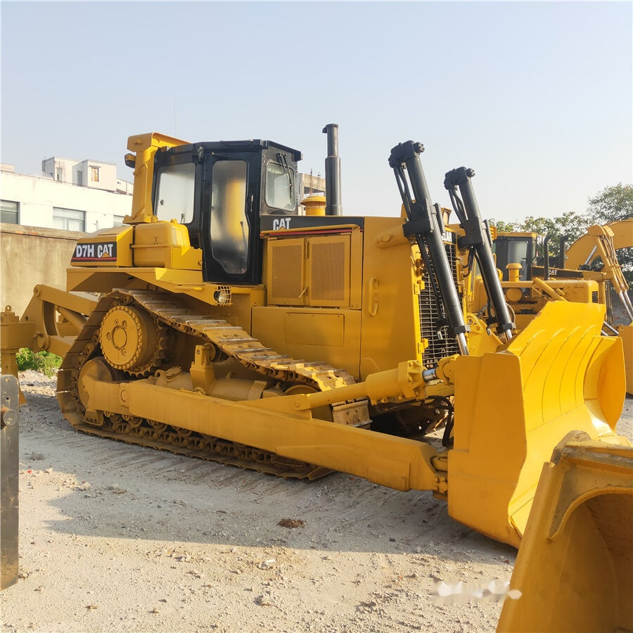 Caterpillar D7H - Булдожер: слика 1 Caterpillar D7H - Булдожер: слика 1