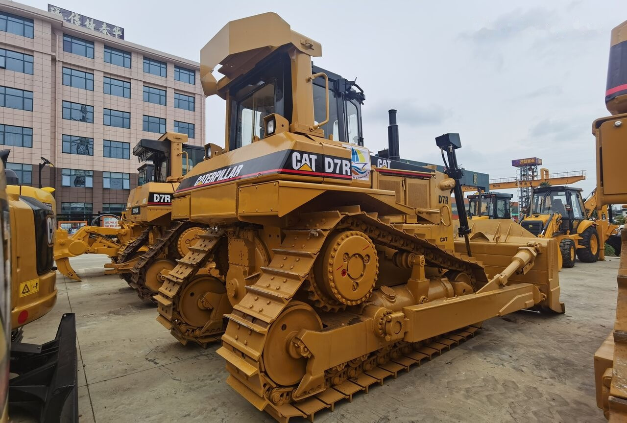 Caterpillar D7R - Булдожер: слика 1 Caterpillar D7R - Булдожер: слика 1
