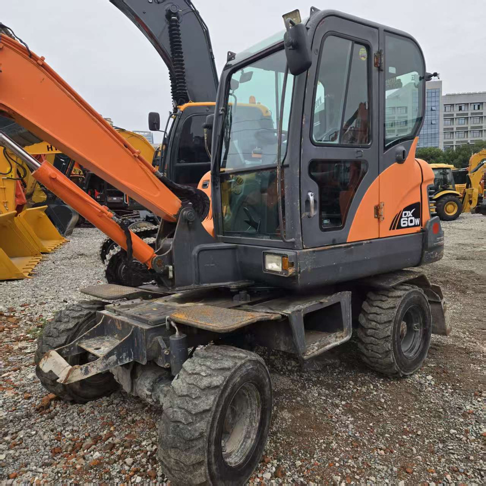 DOOSAN DX60W - Багер на тркала: слика 3 DOOSAN DX60W - Багер на тркала: слика 3