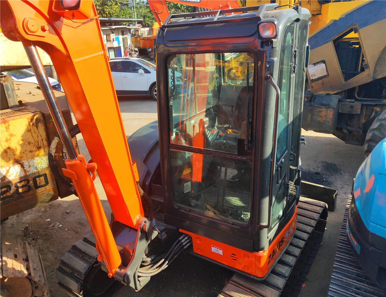Hitachi ZX55UR - Мини багер: слика 3 Hitachi ZX55UR - Мини багер: слика 3