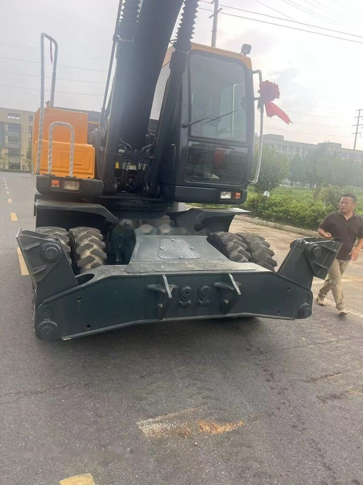 Багер на тркала Hyundai 210W-9: слика 7