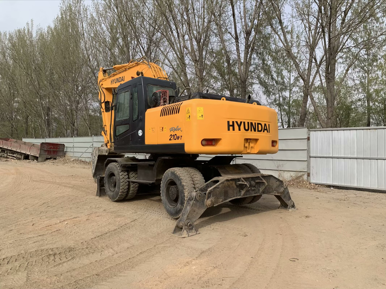 Hyundai R210W-7 - Багер на тркала: слика 3 Hyundai R210W-7 - Багер на тркала: слика 3