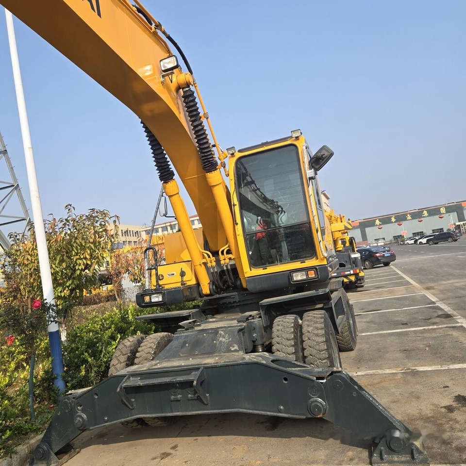 Hyundai R210W-9 - Багер на тркала: слика 4 Hyundai R210W-9 - Багер на тркала: слика 4