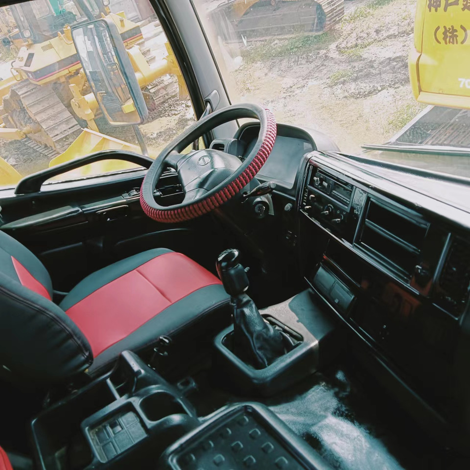 Лизинг на HINO 700 HINO 700: слика 6