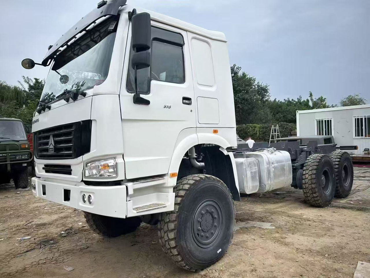 SINOTRUK HOWO - Камион влекач: слика 2 SINOTRUK HOWO - Камион влекач: слика 2
