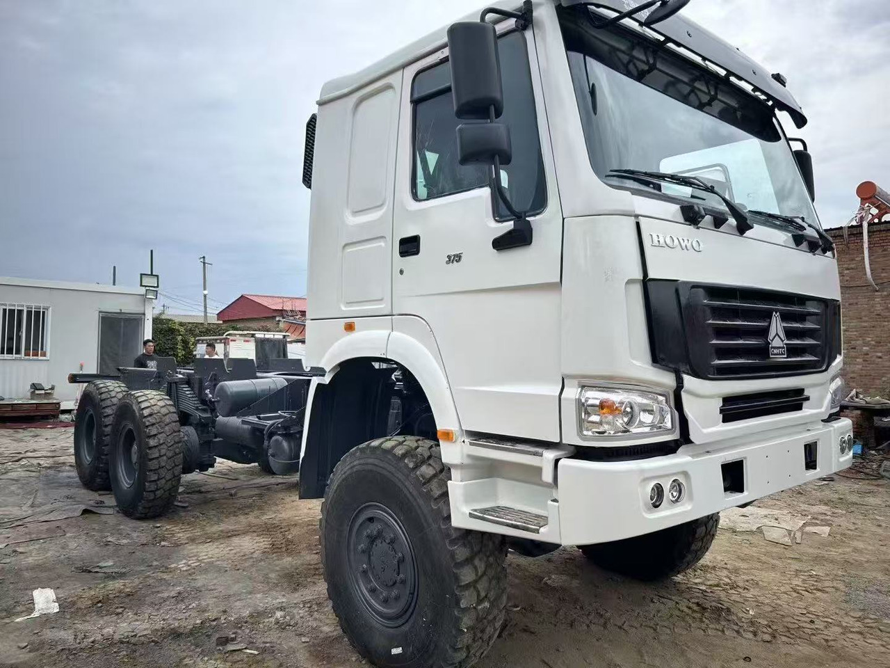 SINOTRUK HOWO - Камион влекач: слика 1 SINOTRUK HOWO - Камион влекач: слика 1