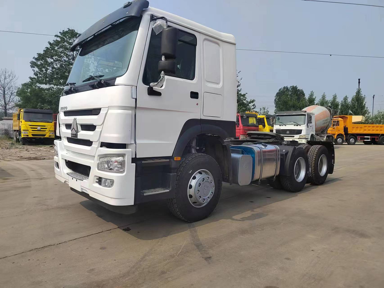 SINOTRUK HOWO trailer ead - Камион влекач: слика 1 SINOTRUK HOWO trailer ead - Камион влекач: слика 1
