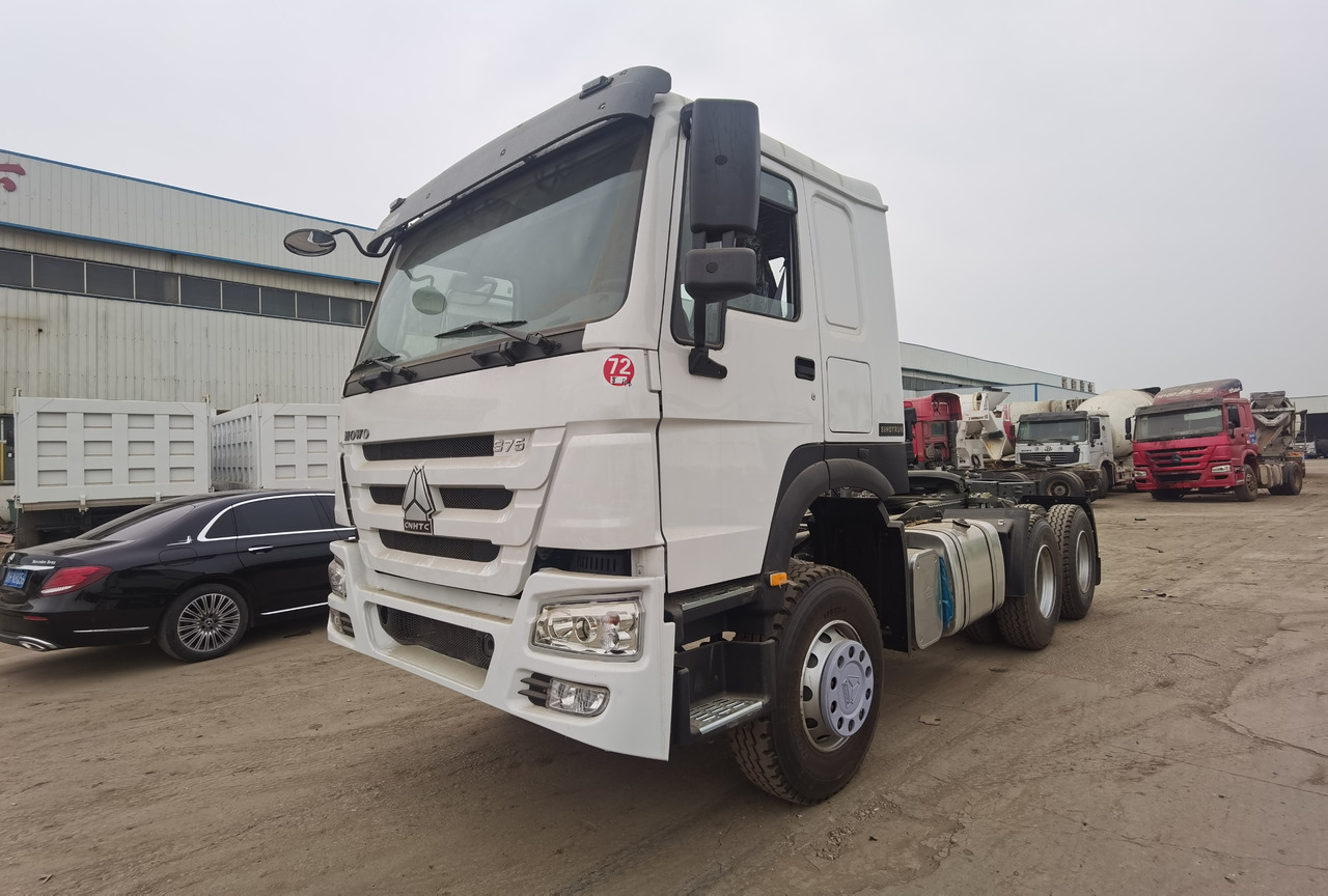 SINOTRUK HOWO trailer head - Камион влекач: слика 1 SINOTRUK HOWO trailer head - Камион влекач: слика 1