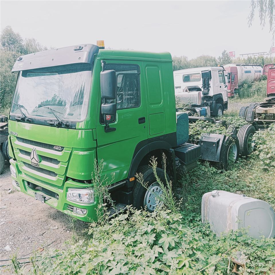 SINOTRUK Trailer head - Камион влекач: слика 2 SINOTRUK Trailer head - Камион влекач: слика 2