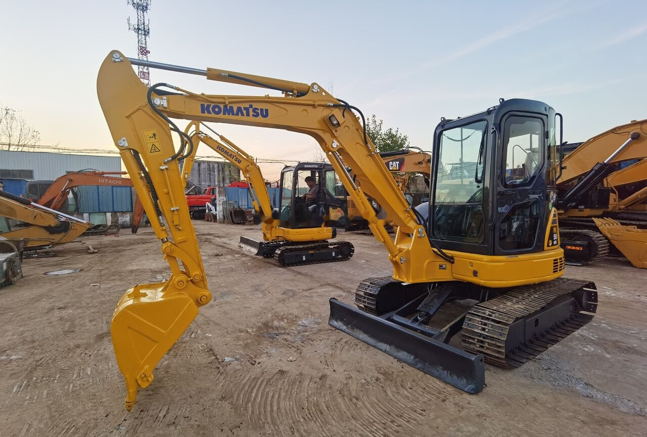 Komatsu PC50MR - Мини багер: слика 1 Komatsu PC50MR - Мини багер: слика 1