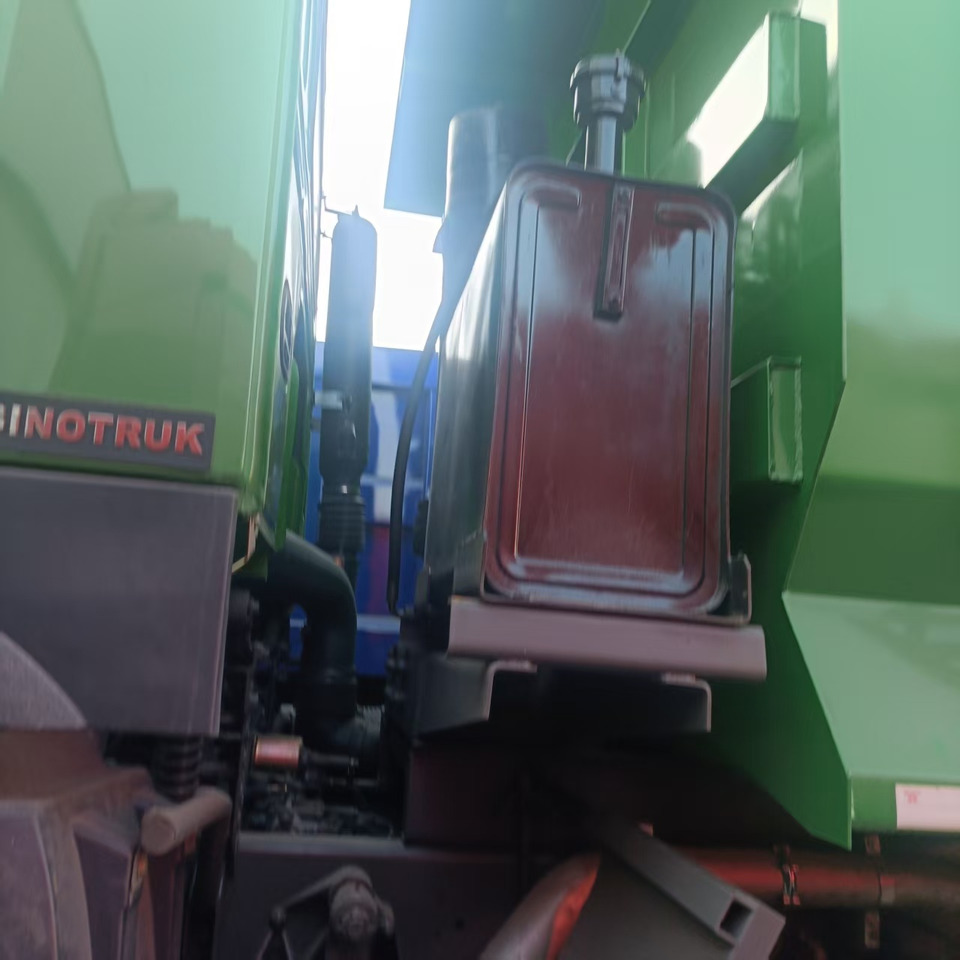 Камион сандучар SINOTRUK HOWO 8x4: слика 7 Камион сандучар SINOTRUK HOWO 8x4: слика 7