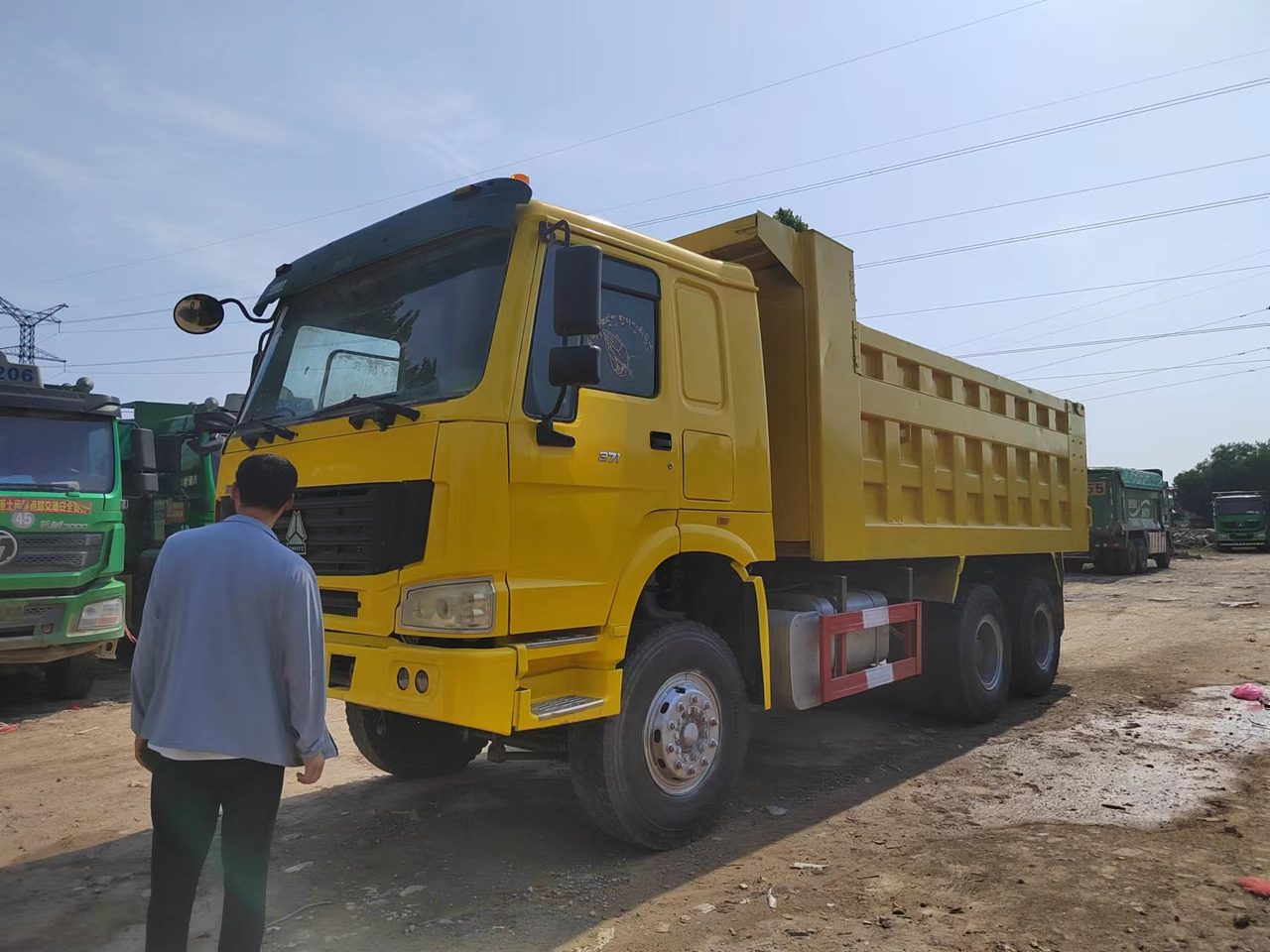 SINOTRUK HOWO - Кипер: слика 2 SINOTRUK HOWO - Кипер: слика 2