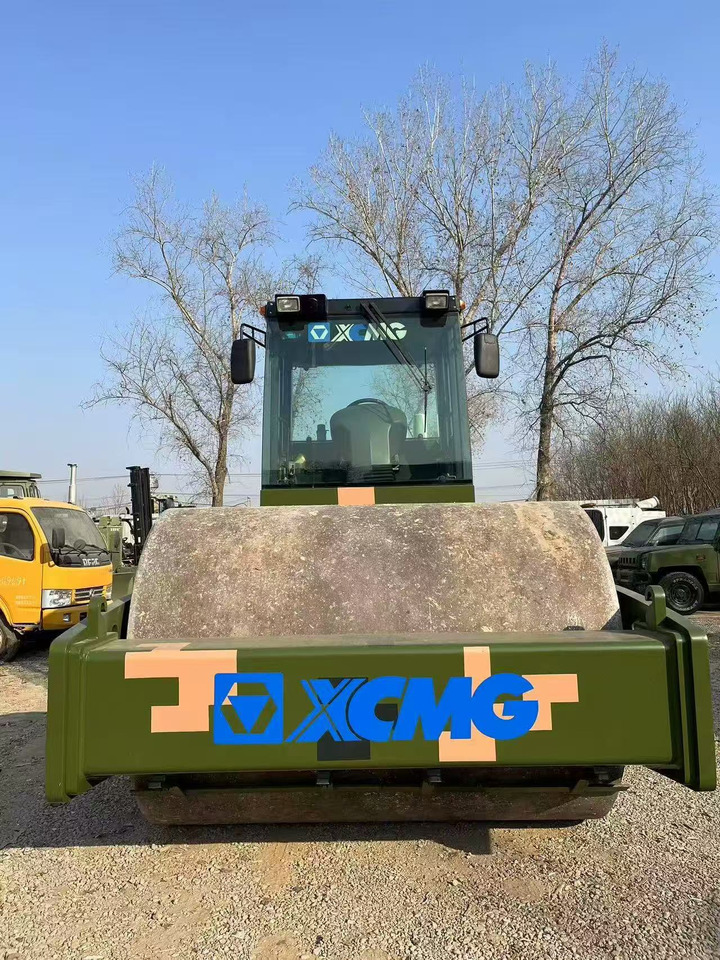 XCMG XS202J - Компактор: слика 3 XCMG XS202J - Компактор: слика 3