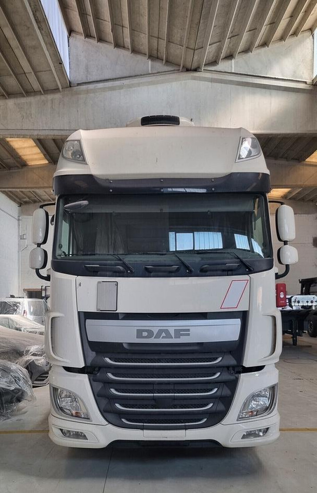 DAF XF 440 Euro 6 - Full Pneumatico - 2015 - Транспортер на контејнер/ Камион со променливо тело: слика 1 DAF XF 440 Euro 6 - Full Pneumatico - 2015 - Транспортер на контејнер/ Камион со променливо тело: слика 1