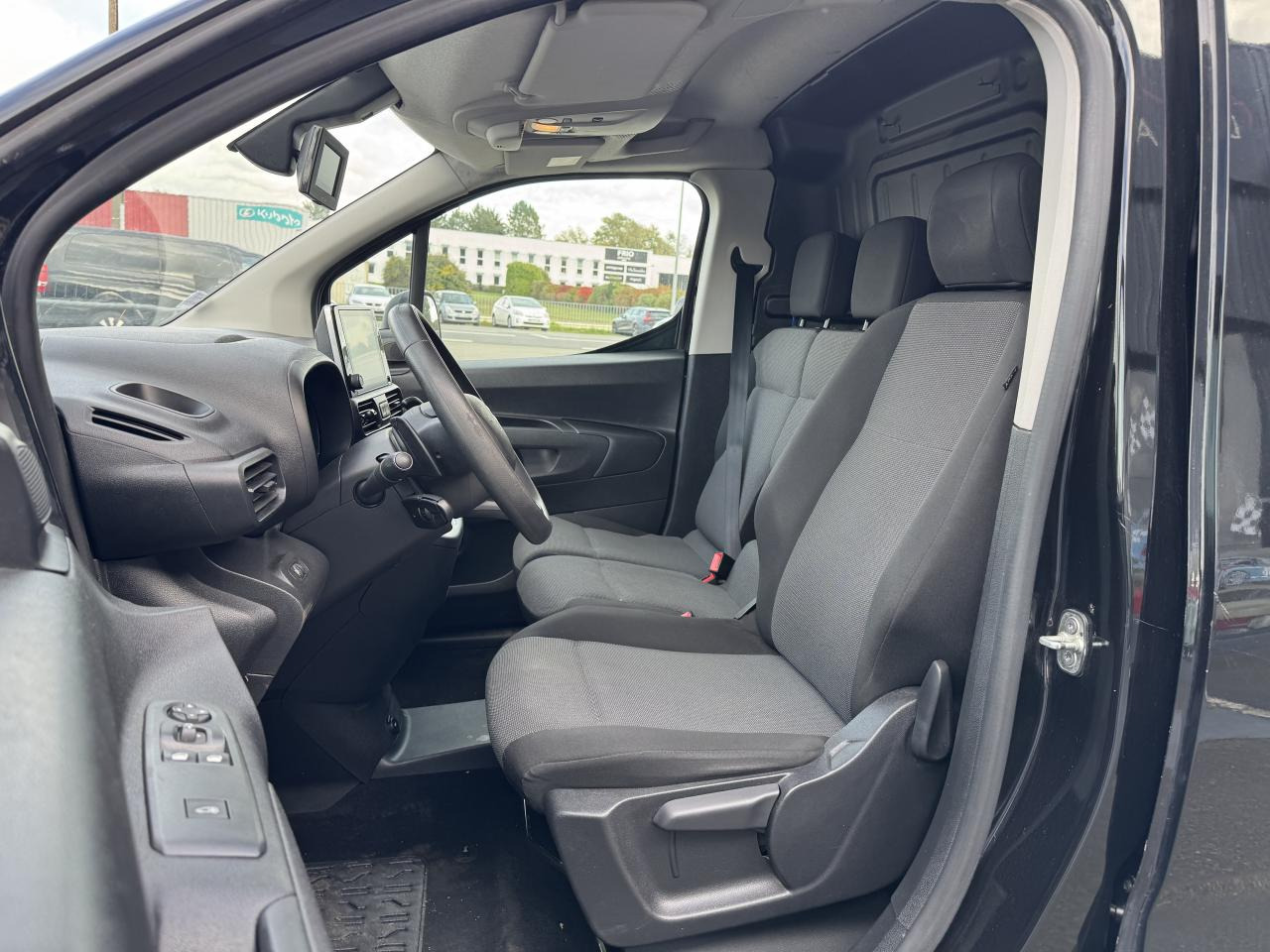 CITROEN Berlingo 1.5 BlueHDi S&S - 130 - BV EAT8  III FOURGON Fourgon M Driver 650 kg PHASE 1 - Товарно комбе: слика 4 CITROEN Berlingo 1.5 BlueHDi S&S - 130 - BV EAT8  III FOURGON Fourgon M Driver 650 kg PHASE 1 - Товарно комбе: слика 4