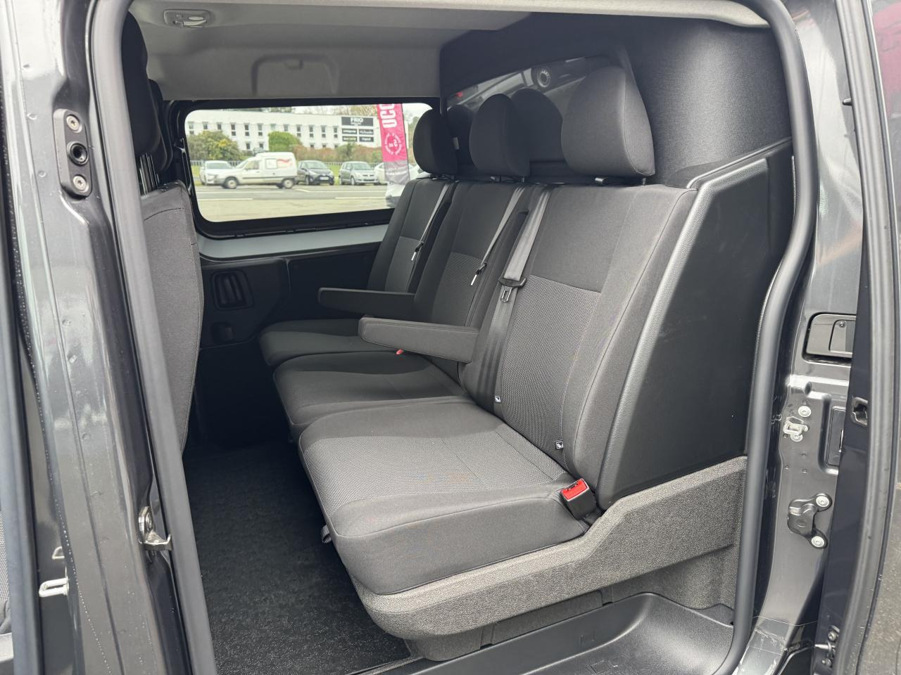 CITROEN Jumpy XL 2.0 BlueHDi - 180 S&S - BV EAT8 III CABINE APPROFONDIE Cabine approfondie Fixe PHASE 2 - Товарно комбе: слика 5 CITROEN Jumpy XL 2.0 BlueHDi - 180 S&S - BV EAT8 III CABINE APPROFONDIE Cabine approfondie Fixe PHASE 2 - Товарно комбе: слика 5