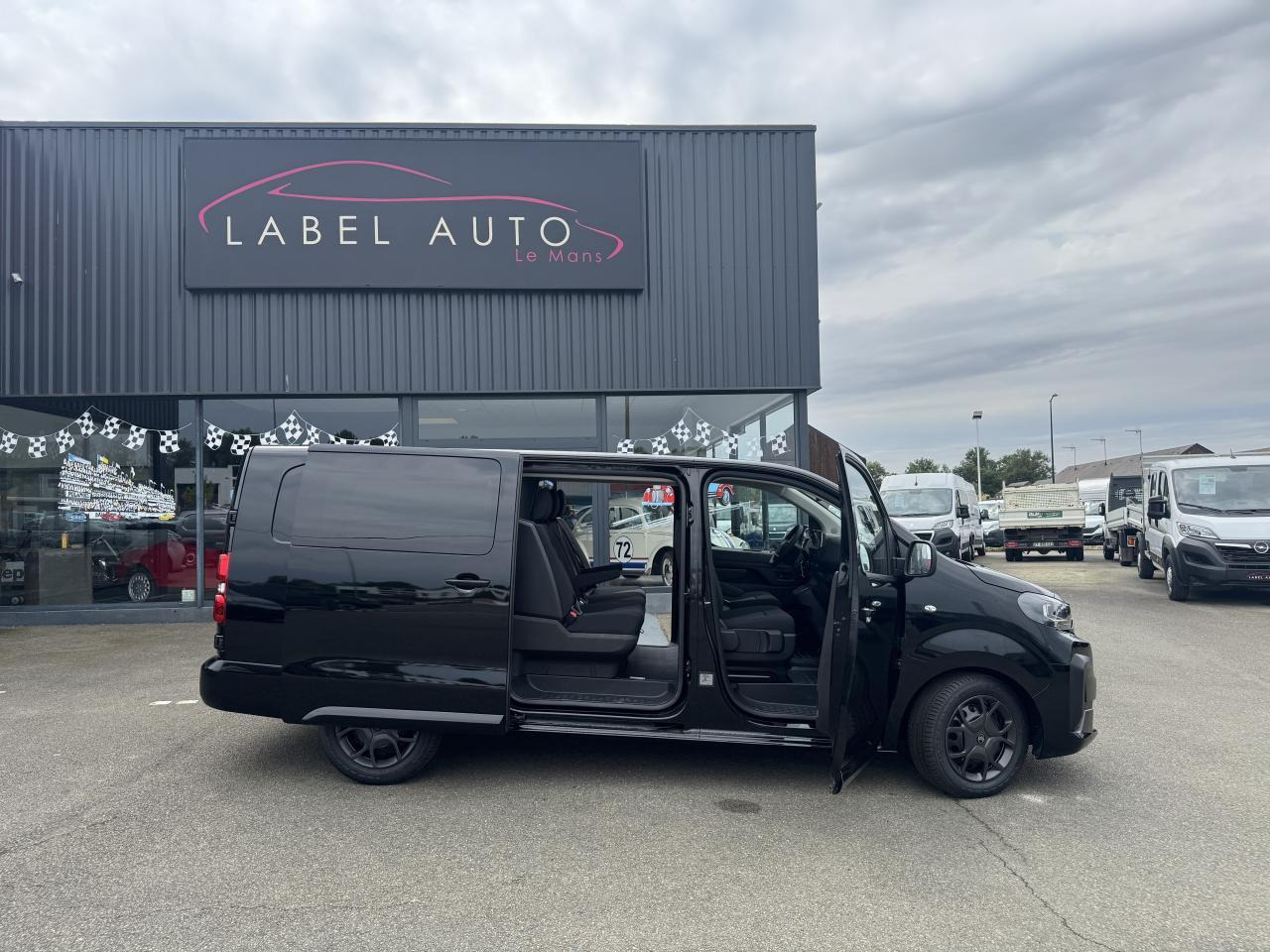 Citroen Jumpy XL 2.0 BLUEHDI 180CH S&S CABINE APPROFONDIE FIXE EAT8 5 PLACES - Комби со двојна кабина: слика 2 Citroen Jumpy XL 2.0 BLUEHDI 180CH S&S CABINE APPROFONDIE FIXE EAT8 5 PLACES - Комби со двојна кабина: слика 2
