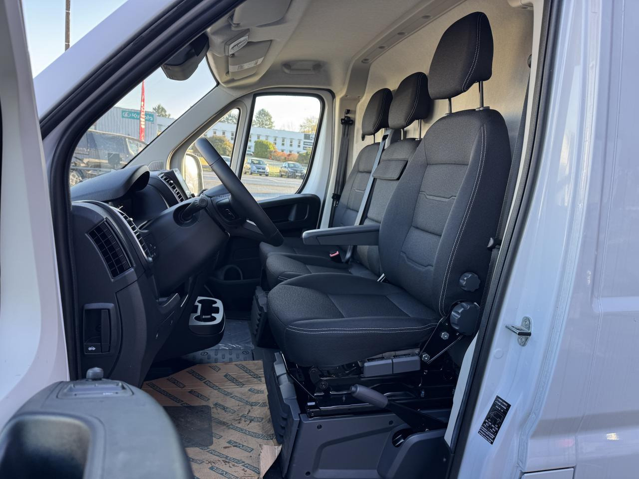 FIAT Ducato Tôlé 3.3 L H2 2.2 - 140ch - Товарно комбе: слика 4 FIAT Ducato Tôlé 3.3 L H2 2.2 - 140ch - Товарно комбе: слика 4