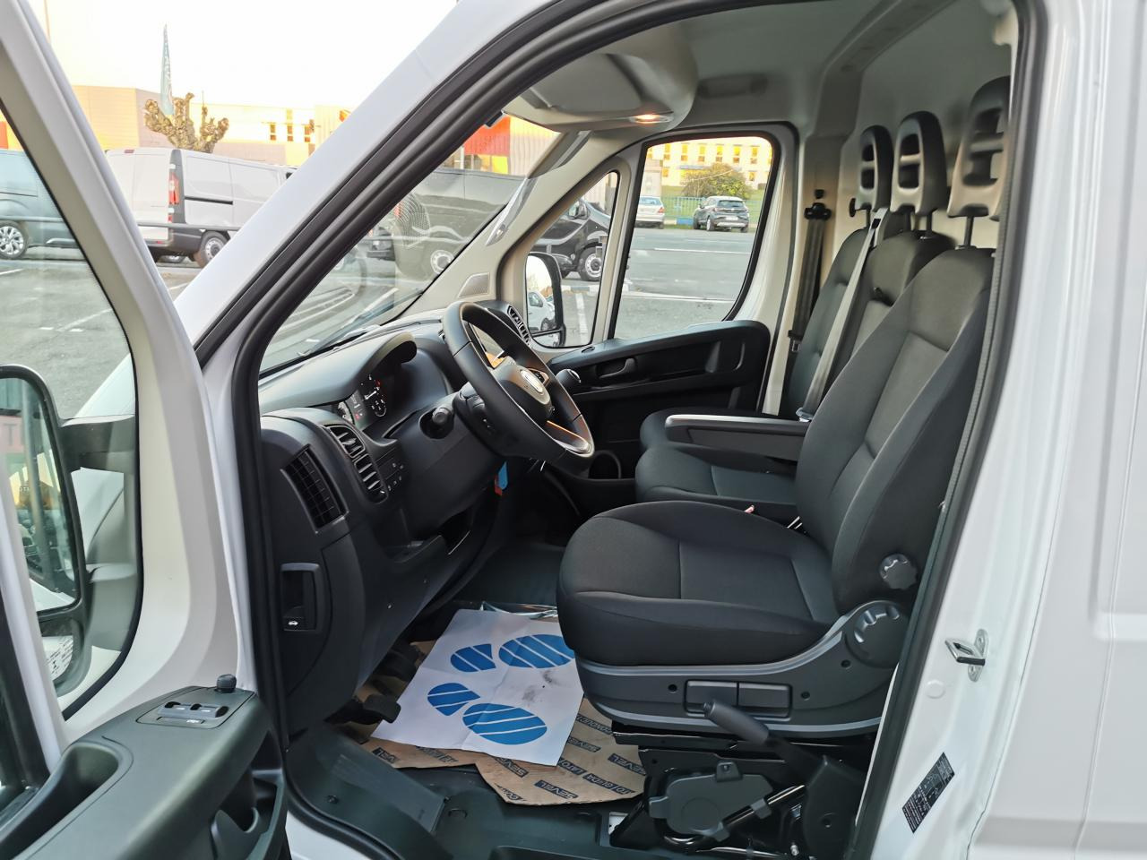 FIAT Ducato Tôlé Maxi 3.5 XL H2 2.2 - 140 S&S  III FOURGON TOLE Fourgon Tôlé - Товарно комбе: слика 5 FIAT Ducato Tôlé Maxi 3.5 XL H2 2.2 - 140 S&S  III FOURGON TOLE Fourgon Tôlé - Товарно комбе: слика 5