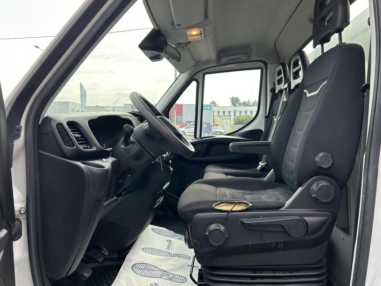 IVECO Daily 35 C 14 S&S (Quad-Leaf) CHASSIS CABINE 2014 35C/35S Chassis cabine 35 C Epmt.3.75 PHASE 3 - Комби кипер: слика 5 IVECO Daily 35 C 14 S&S (Quad-Leaf) CHASSIS CABINE 2014 35C/35S Chassis cabine 35 C Epmt.3.75 PHASE 3 - Комби кипер: слика 5