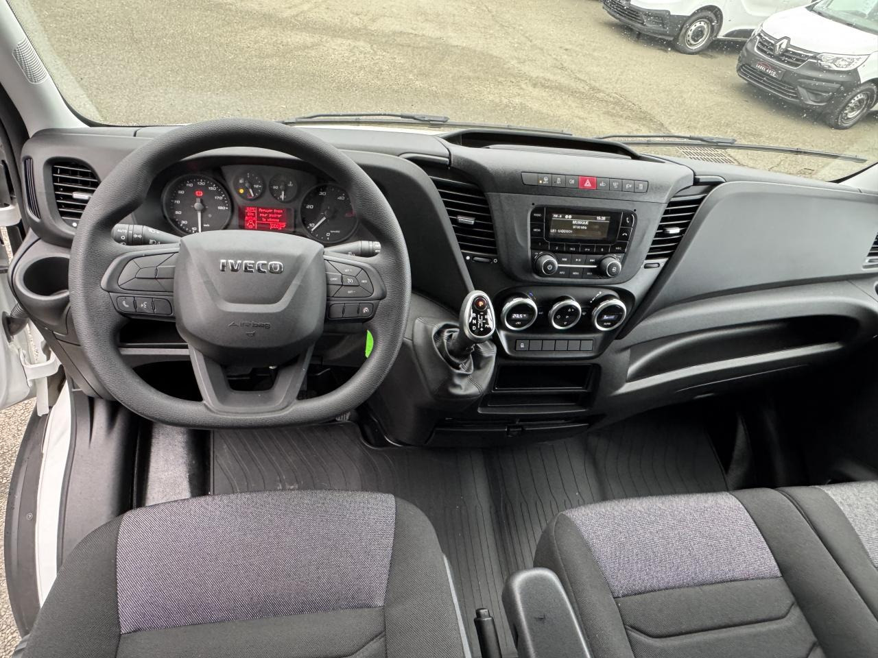 IVECO Daily 35 C 16H3.0 - BV Hi-Matic CHASSIS CABINE CAISSE 20M3 + HAYON - Комбе фургон: слика 3 IVECO Daily 35 C 16H3.0 - BV Hi-Matic CHASSIS CABINE CAISSE 20M3 + HAYON - Комбе фургон: слика 3