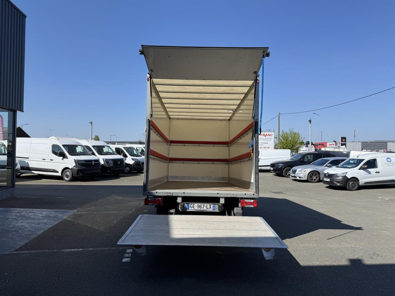 IVECO Daily 35C16 CAISSE HAYON 20M3 RJ 3.0L 160CH - Комбе фургон: слика 3 IVECO Daily 35C16 CAISSE HAYON 20M3 RJ 3.0L 160CH - Комбе фургон: слика 3