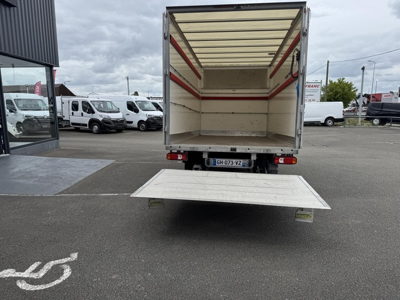 IVECO Daily 35C16 CAISSE HAYON 20M3 RJ 3.0L 160CH - Комбе фургон: слика 2 IVECO Daily 35C16 CAISSE HAYON 20M3 RJ 3.0L 160CH - Комбе фургон: слика 2