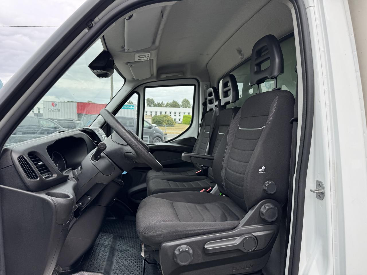 IVECO Daily 35C16 CAISSE HAYON 20M3 RJ 3.0L 160CH - Комбе фургон: слика 5 IVECO Daily 35C16 CAISSE HAYON 20M3 RJ 3.0L 160CH - Комбе фургон: слика 5