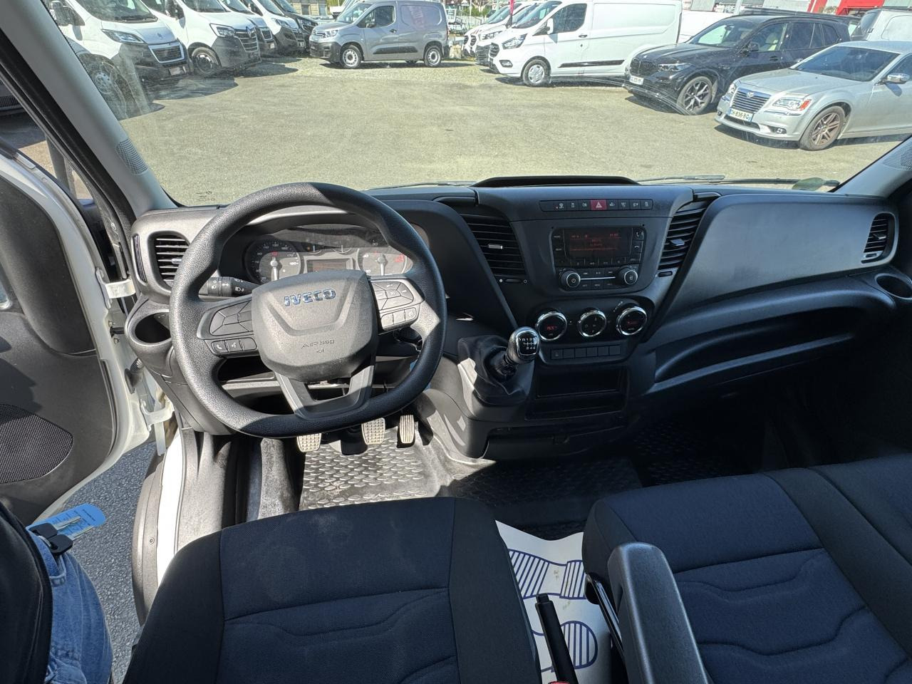 IVECO Daily 35C16 CAISSE HAYON 20M3 RJ 3.0L 160CH - Комбе фургон: слика 4 IVECO Daily 35C16 CAISSE HAYON 20M3 RJ 3.0L 160CH - Комбе фургон: слика 4