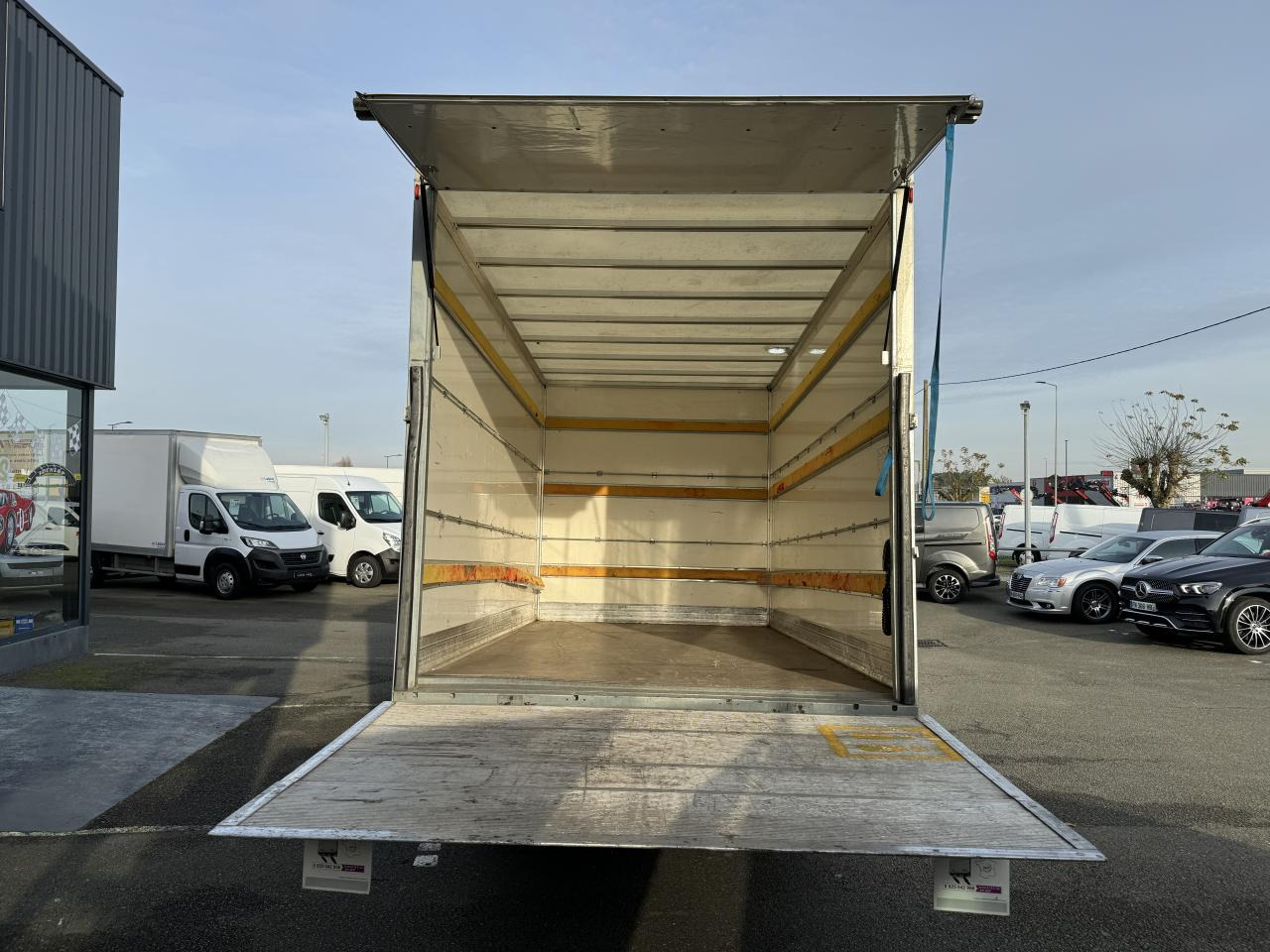 IVECO Daily 35C16 CAISSE HAYON 20M3 RJ 3.0L 160CH - Комбе фургон: слика 3 IVECO Daily 35C16 CAISSE HAYON 20M3 RJ 3.0L 160CH - Комбе фургон: слика 3