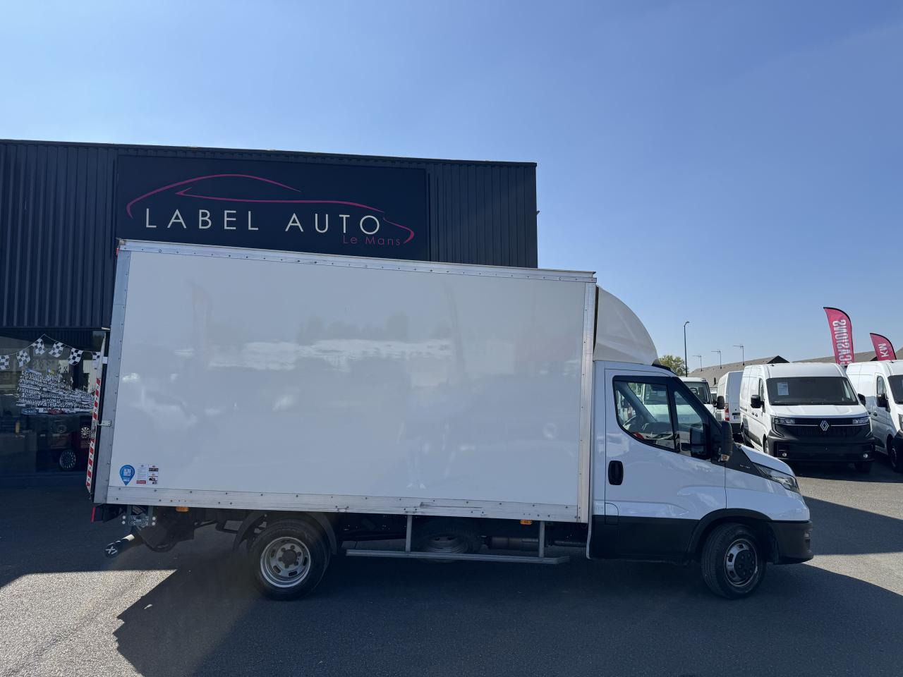 IVECO Daily 35C16 CAISSE HAYON 20M3 RJ 3.0L 160CH - Комбе фургон: слика 1 IVECO Daily 35C16 CAISSE HAYON 20M3 RJ 3.0L 160CH - Комбе фургон: слика 1