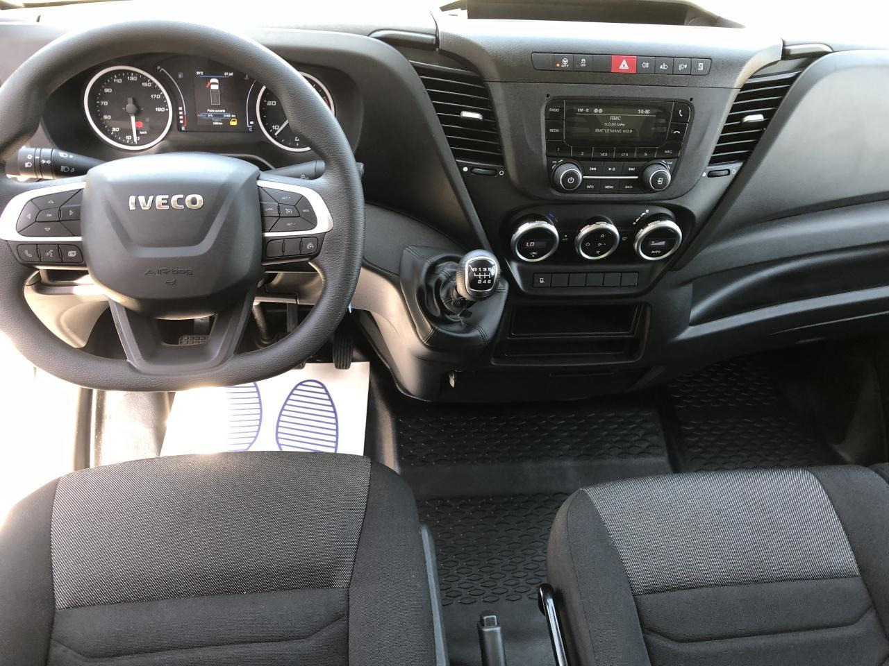 Iveco Daily 35 C 16 CAISSE HAYON 20M3 - Комбе фургон: слика 4 Iveco Daily 35 C 16 CAISSE HAYON 20M3 - Комбе фургон: слика 4