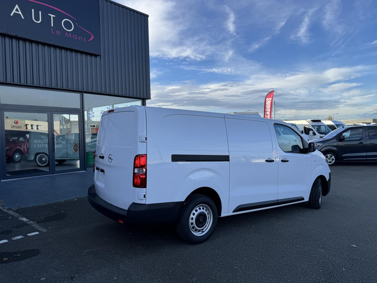 OPEL Vivaro XL 2.0 BlueHDi 145CH BV EAT8 - Товарно комбе: слика 5 OPEL Vivaro XL 2.0 BlueHDi 145CH BV EAT8 - Товарно комбе: слика 5