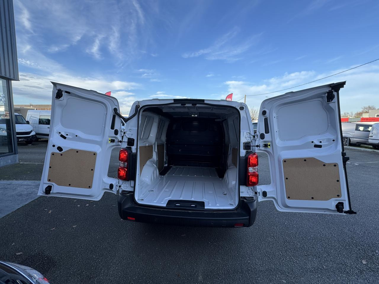 OPEL Vivaro XL 2.0 BlueHDi 145CH BV EAT8 - Товарно комбе: слика 2 OPEL Vivaro XL 2.0 BlueHDi 145CH BV EAT8 - Товарно комбе: слика 2