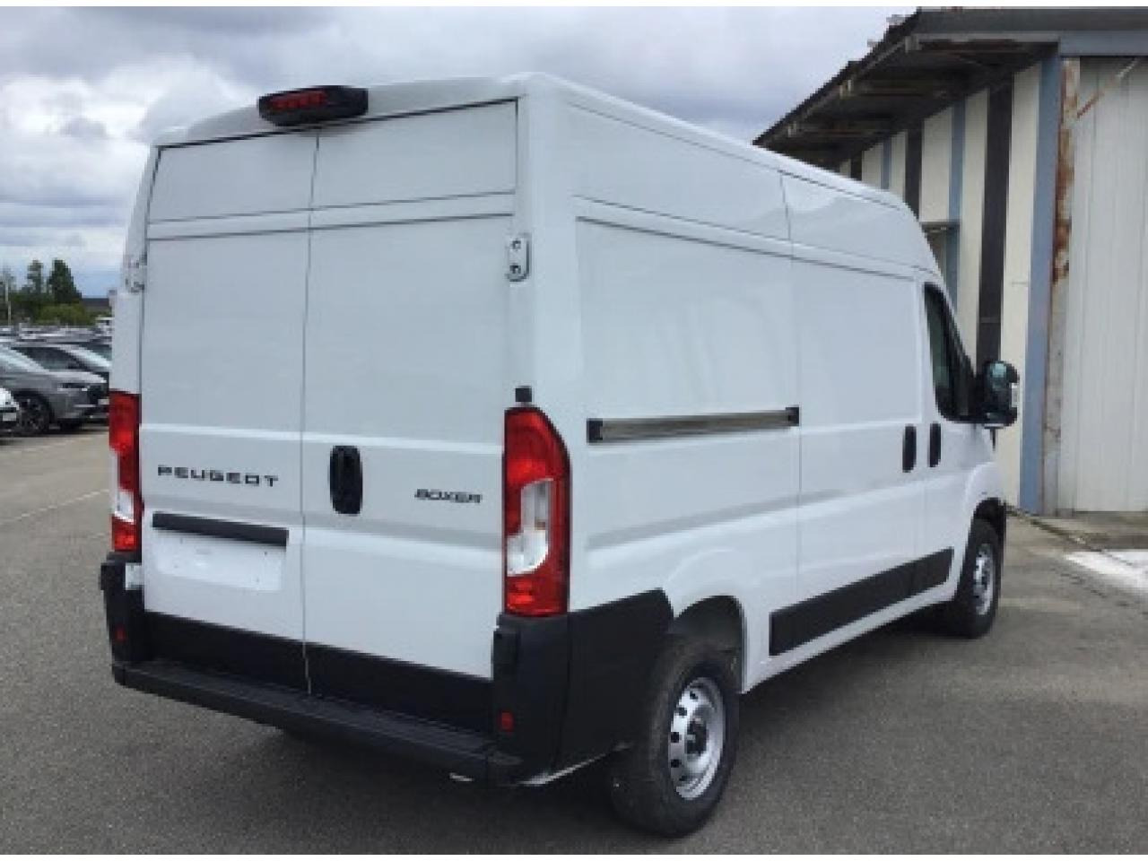 PEUGEOT Boxer 3.3t L2H2 2.2 HDi S&S - 140 III FOURGON TOLE Fourgon Tolé 333 L2H2 PHASE 3 - Товарно комбе: слика 4 PEUGEOT Boxer 3.3t L2H2 2.2 HDi S&S - 140 III FOURGON TOLE Fourgon Tolé 333 L2H2 PHASE 3 - Товарно комбе: слика 4