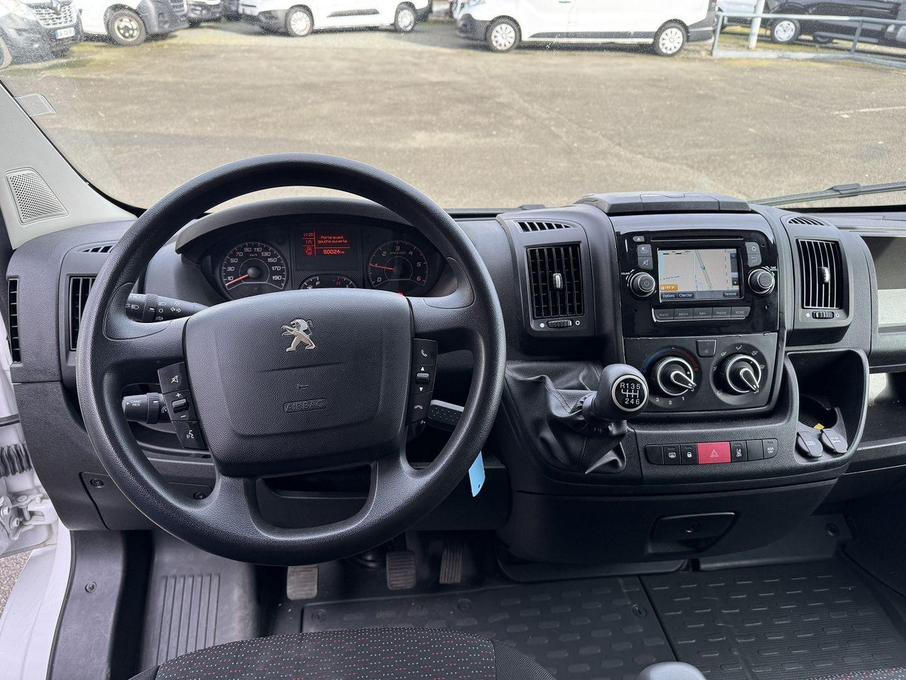 Peugeot Boxer 330 L1H1 2.2 BLUEHDI S&S 140CH ASPHALT - Мало комбе: слика 3 Peugeot Boxer 330 L1H1 2.2 BLUEHDI S&S 140CH ASPHALT - Мало комбе: слика 3