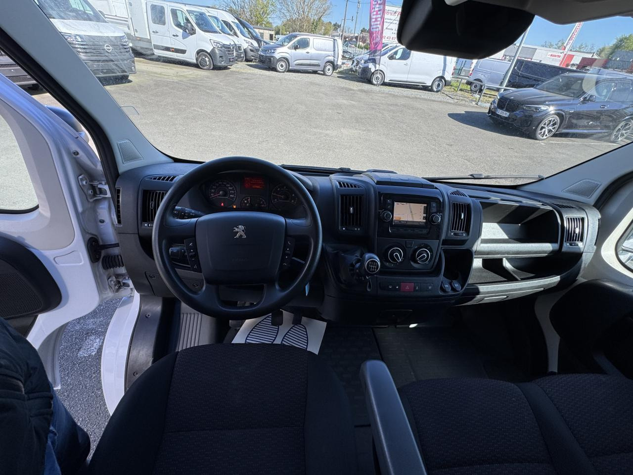 Peugeot Boxer 333 L1H1 2.2 BLUEHDI S&S 140CH ASPHALT - Товарно комбе: слика 3 Peugeot Boxer 333 L1H1 2.2 BLUEHDI S&S 140CH ASPHALT - Товарно комбе: слика 3