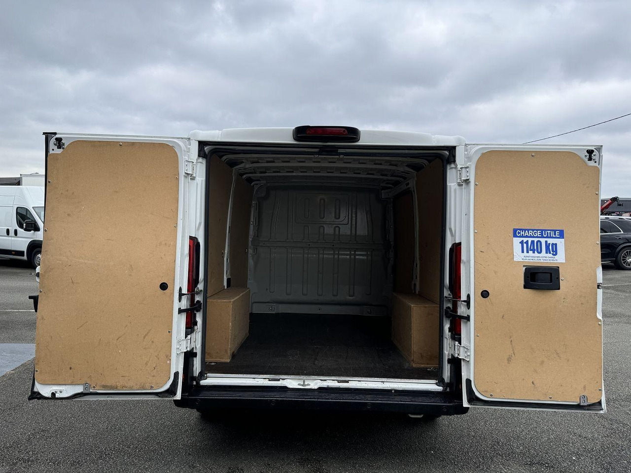 Peugeot Boxer 333 L1H1 2.2 BLUEHDI S&S 140CH ASPHALT - Товарно комбе: слика 2 Peugeot Boxer 333 L1H1 2.2 BLUEHDI S&S 140CH ASPHALT - Товарно комбе: слика 2