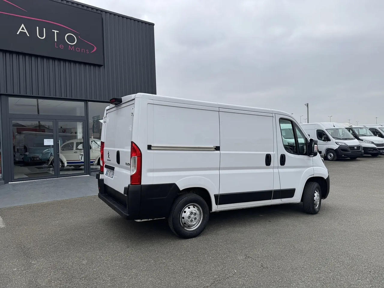 Peugeot Boxer 333 L1H1 2.2 BLUEHDI S&S 140CH ASPHALT - Товарно комбе: слика 5 Peugeot Boxer 333 L1H1 2.2 BLUEHDI S&S 140CH ASPHALT - Товарно комбе: слика 5