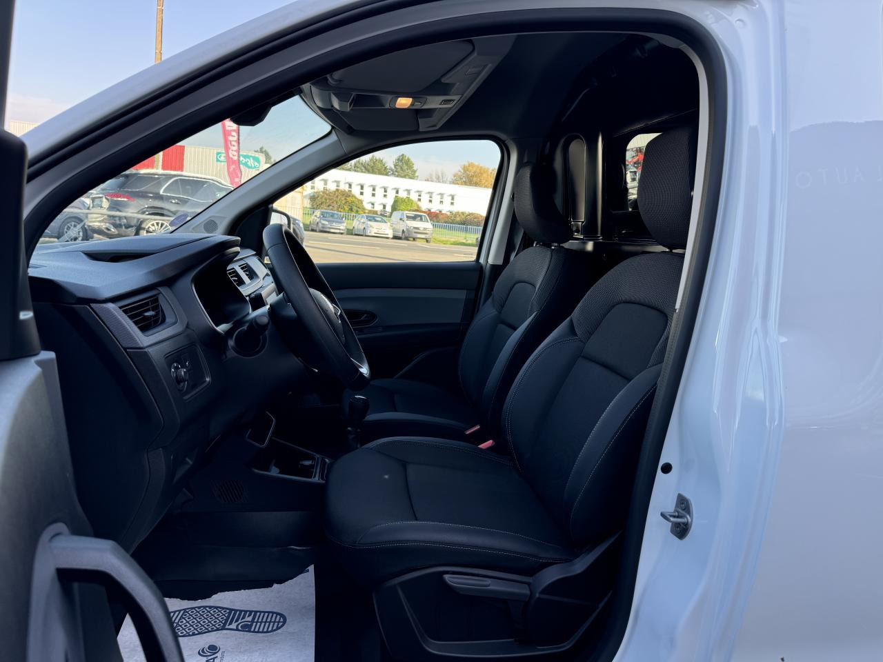 RENAULT EXPRESS 1.5 DCI 95CH CONFORT - Товарно комбе: слика 4 RENAULT EXPRESS 1.5 DCI 95CH CONFORT - Товарно комбе: слика 4