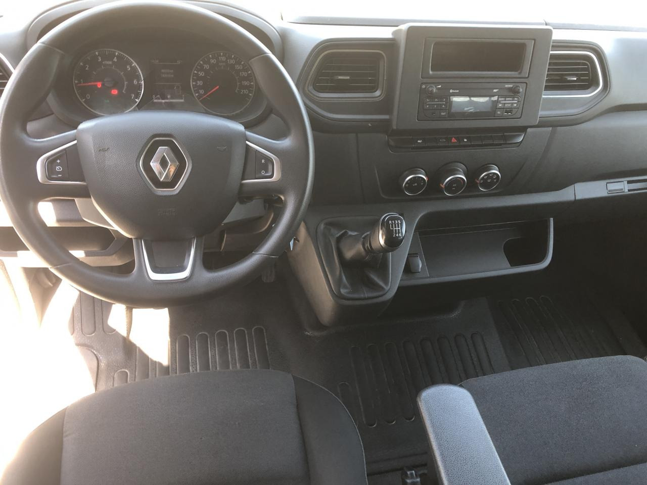 RENAULT MASTER 3T5 L2H2 2.3 DCI 135 CONFORT CABINE APPROFONDIE 7 PLACES - Товарно комбе: слика 4 RENAULT MASTER 3T5 L2H2 2.3 DCI 135 CONFORT CABINE APPROFONDIE 7 PLACES - Товарно комбе: слика 4
