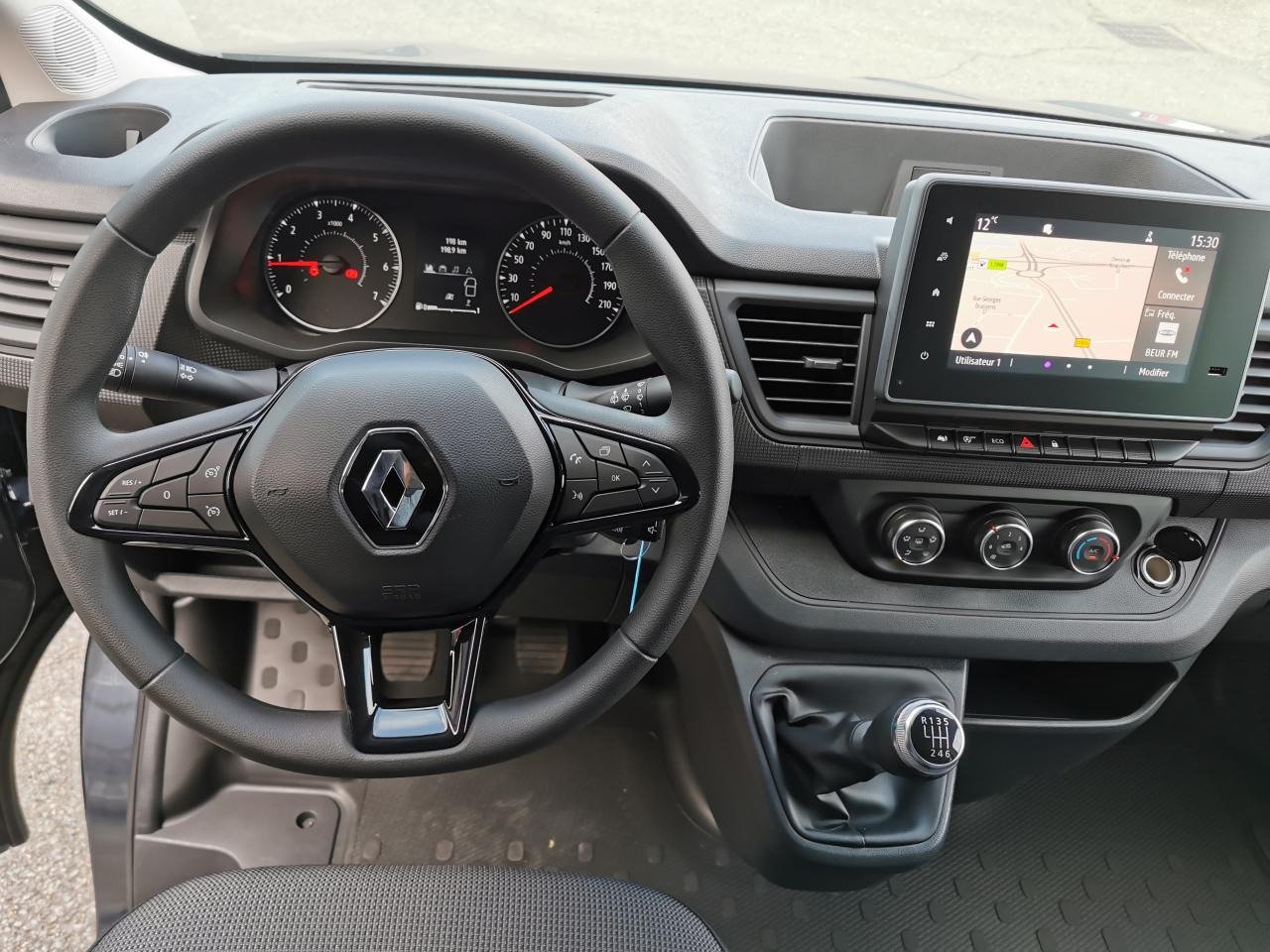 RENAULT Trafic L2 2.0 Energy dCi - 150 - S&S - BV EDC Euro 6e III COMBI Combi Intens L2H1 PHASE 3 - Патничко комбе: слика 4 RENAULT Trafic L2 2.0 Energy dCi - 150 - S&S - BV EDC Euro 6e III COMBI Combi Intens L2H1 PHASE 3 - Патничко комбе: слика 4