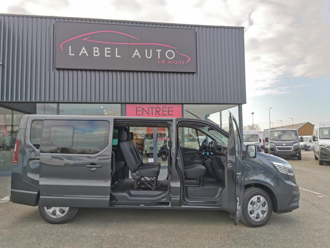 RENAULT Trafic L2 2.0 Energy dCi - 150 - S&S - BV EDC Euro 6e III COMBI Combi Intens L2H1 PHASE 3 - Патничко комбе: слика 3 RENAULT Trafic L2 2.0 Energy dCi - 150 - S&S - BV EDC Euro 6e III COMBI Combi Intens L2H1 PHASE 3 - Патничко комбе: слика 3