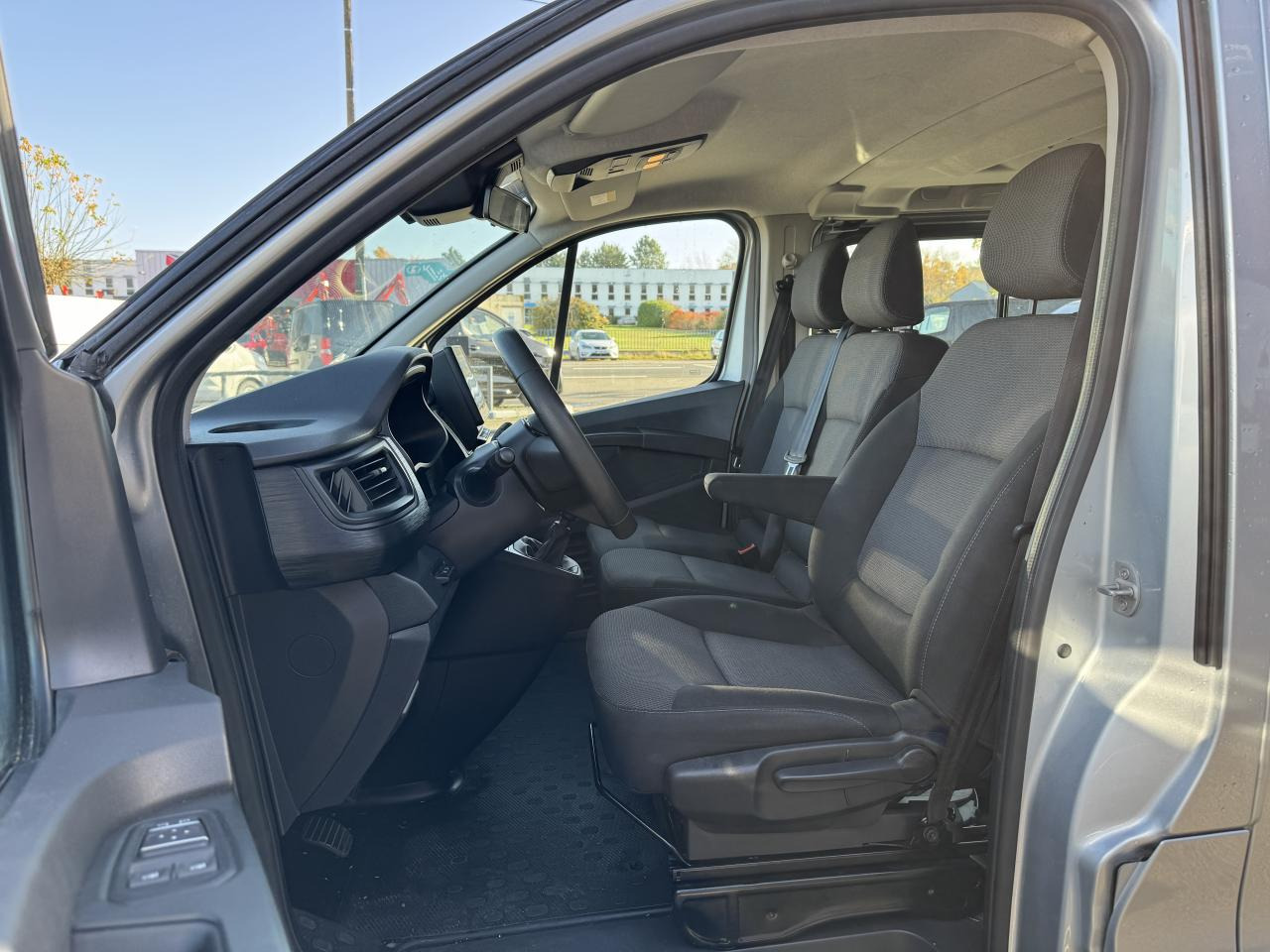 RENAULT Trafic L2 2.0 Energy dCi - 150 - S&S III COMBI Combi Zen L2H1 PHASE 3 - Комби со двојна кабина: слика 5 RENAULT Trafic L2 2.0 Energy dCi - 150 - S&S III COMBI Combi Zen L2H1 PHASE 3 - Комби со двојна кабина: слика 5