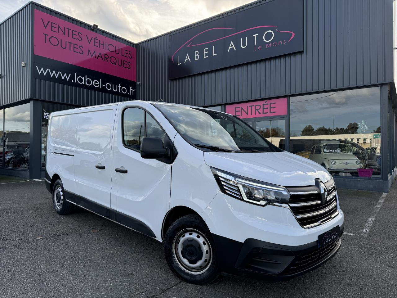 RENAULT Trafic L2H1 3000 Kg 2.0 Blue dCi - 130 III FOURGON Fourgon Grand Confort L2H1 PHASE 3 - Товарно комбе: слика 1 RENAULT Trafic L2H1 3000 Kg 2.0 Blue dCi - 130 III FOURGON Fourgon Grand Confort L2H1 PHASE 3 - Товарно комбе: слика 1
