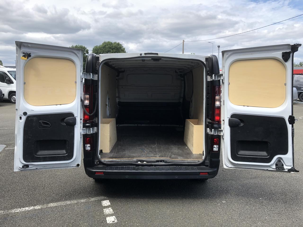 RENAULT Trafic L2H1 3000 Kg 2.0 Blue dCi - 130 III FOURGON Fourgon Grand Confort L2H1 PHASE 3 - Товарно комбе: слика 2 RENAULT Trafic L2H1 3000 Kg 2.0 Blue dCi - 130 III FOURGON Fourgon Grand Confort L2H1 PHASE 3 - Товарно комбе: слика 2
